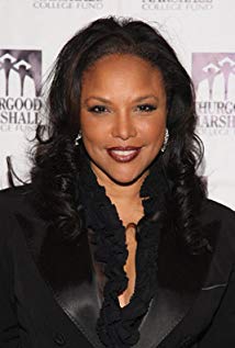 How tall is Lynn Whitfield?